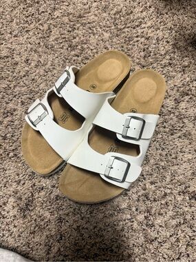 Cushionaire Brand New Sandals